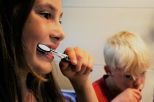 Cara Menyikat Gigi yang Benar dan Tepat